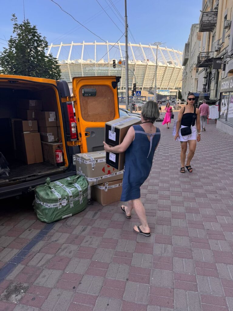 Medical supplies delivered for military in Donetsk sector