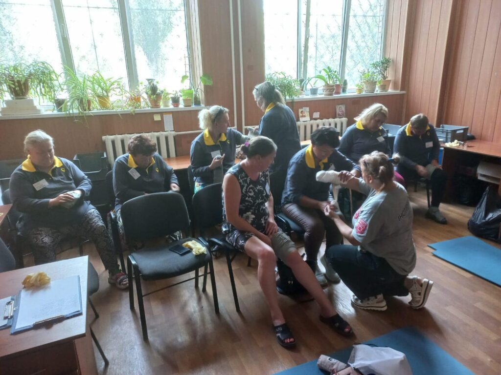 Training for Ukrposhta employees in Kostyantynivka, Druzhkivka, Kramatorsk and Sloviansk from the MedPatriot team