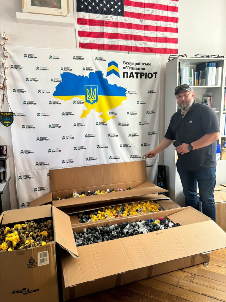 Shanks for VOG 17 and backpacks from Estonian partners Vaba Ukraina