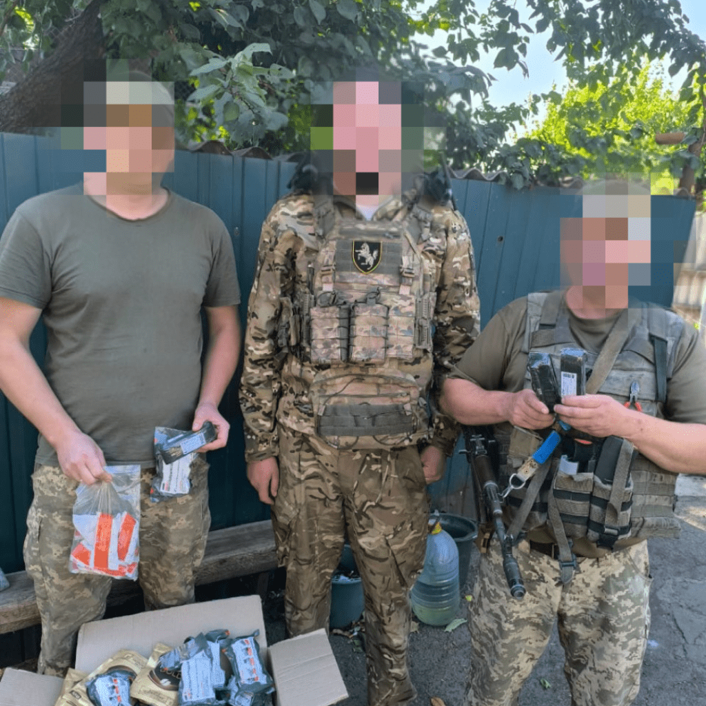 Відправляємо посилки, які рятують життя
