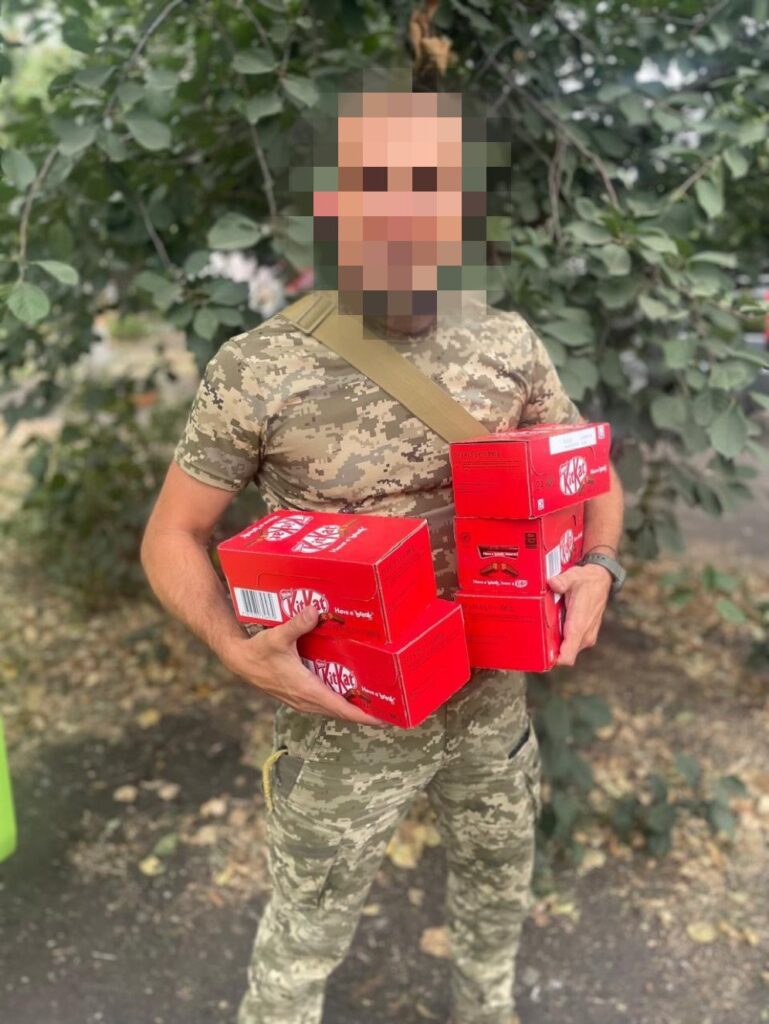 Солодощі на передову. Спільно з партнерами відправили шоколадні батончики військовим