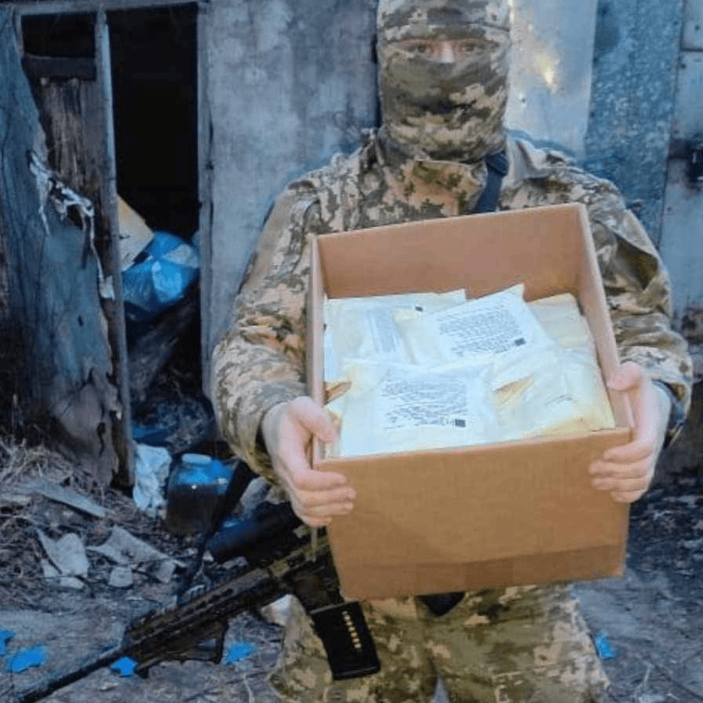 Відправляємо посилки, які рятують життя