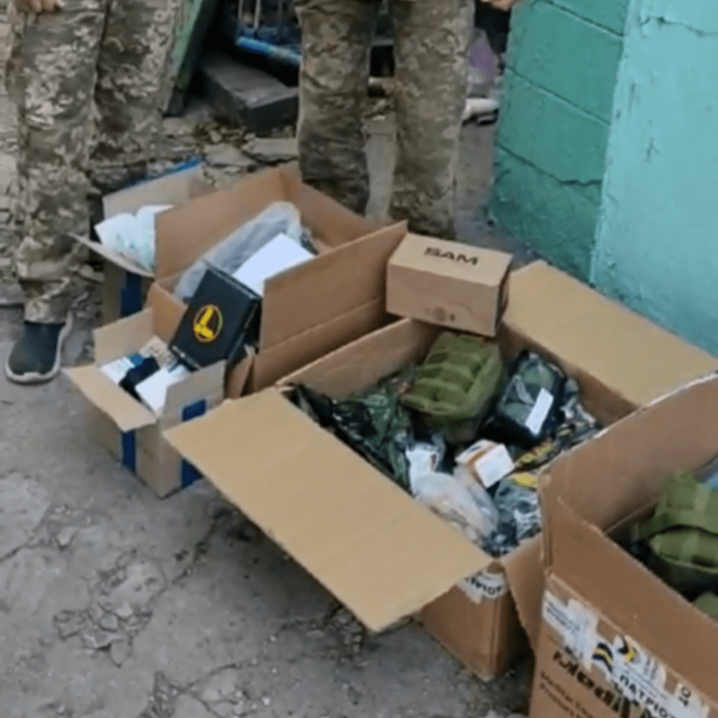 Відправляємо посилки, які рятують життя
