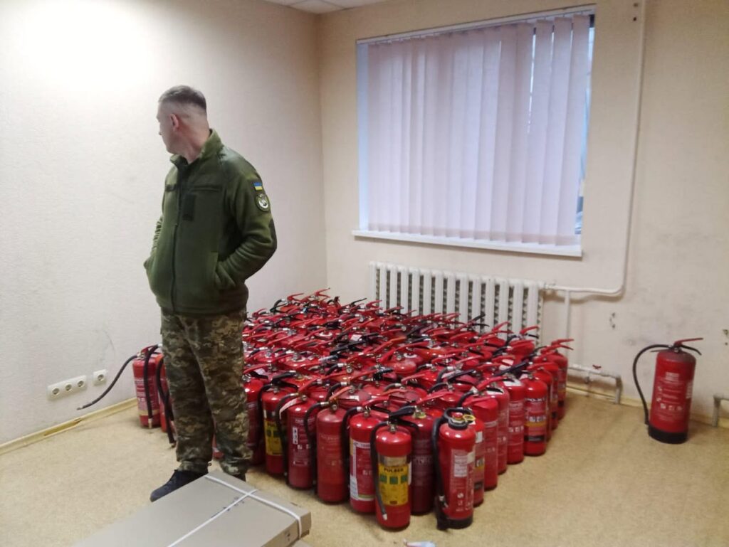 Fire extinguishers from Vaba Ukraina partners handed over to the military