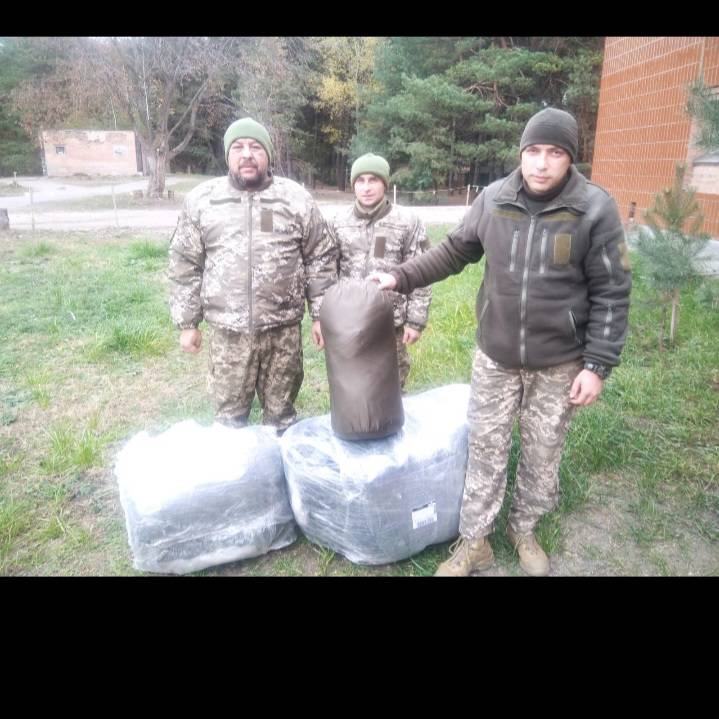 Продовжуємо відправляти спальники спільно з Nova Ukraine військовим