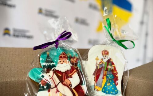Sweet gifts: gingerbread for St. Nicholas Day from our partners in Japan